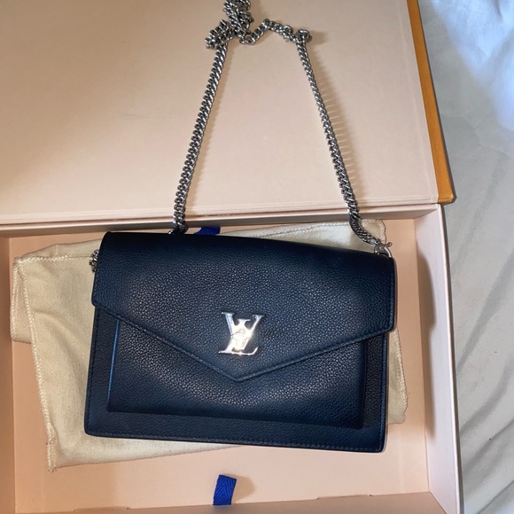 Louis Vuitton leather mylockme chain pochette! - Picture 1 of 6
